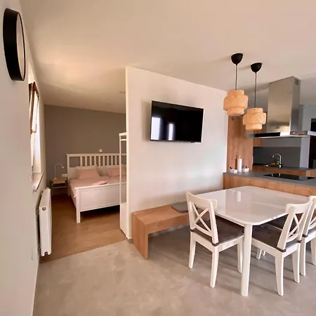 Apartma Lastovka شقة